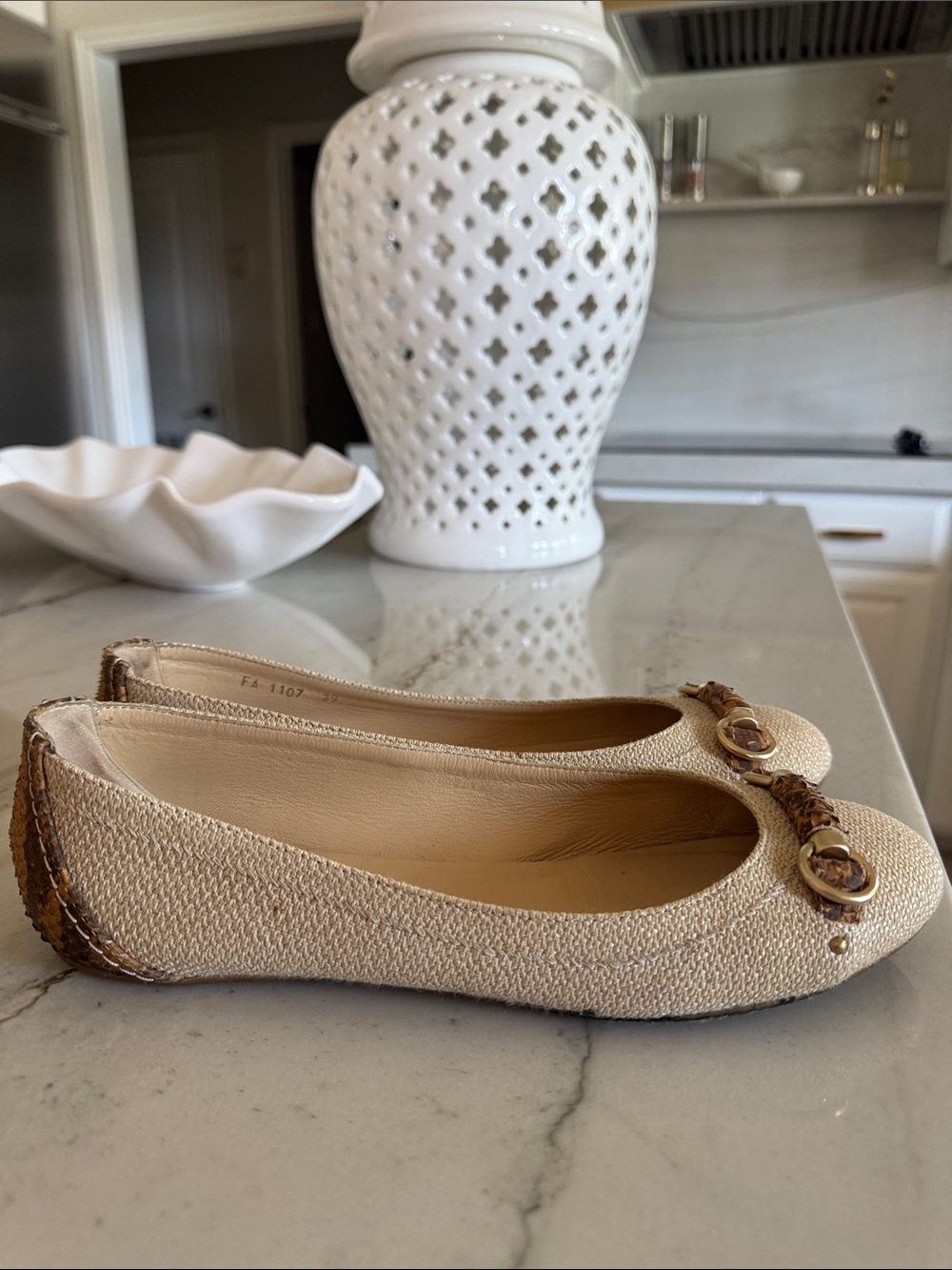 DIOR Women’s Cream Textured Ballet Flats with Gold Hardware EU 39 - Picture 4 of 5
